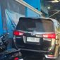 Diduga Mobdin Bupati Pamekasan terpantau diubah menjadi pelat pribadi di jalan menuju Samiran, desa Better, Pamekasan.