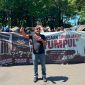 Koordinator Jaka Jatim, Musfik, menyampaikan pernyataan sikap terkait desakan percepatan penuntasan dugaan korupsi PT DABN dan Dinas ESDM Jawa Timur di Surabaya, Kamis (11/6/2026).