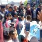 Bupati Pamekasan KH Kholilurrahman saat menemui Ribuan massa Aksi SPPG 